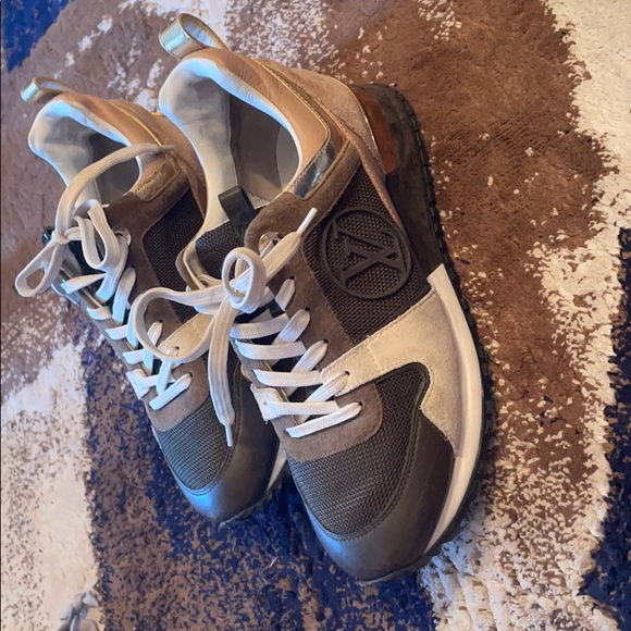Louis Vuitton Sneakers - Picture 7 of 8
